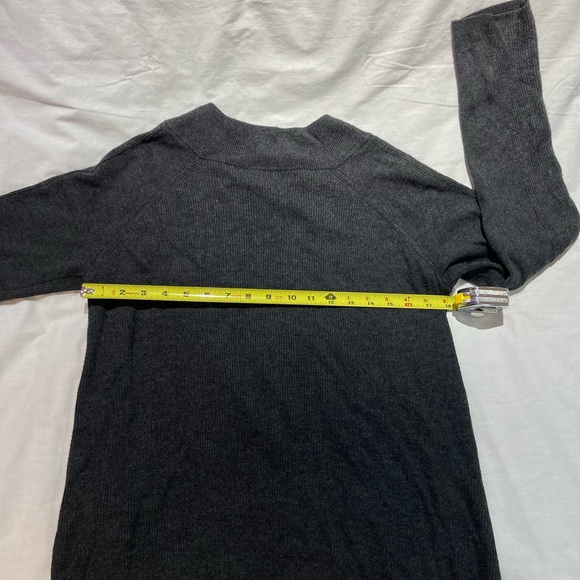 Vince. Sweater size medium, full front zipper - Picture 6 of 8